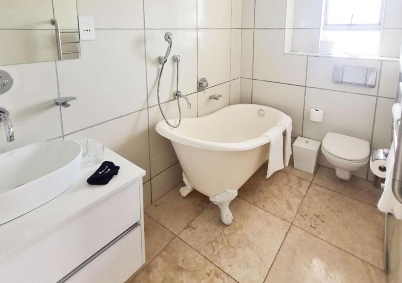 מוסל ביי Diaz Ocean View Hotel מראה חיצוני תמונה