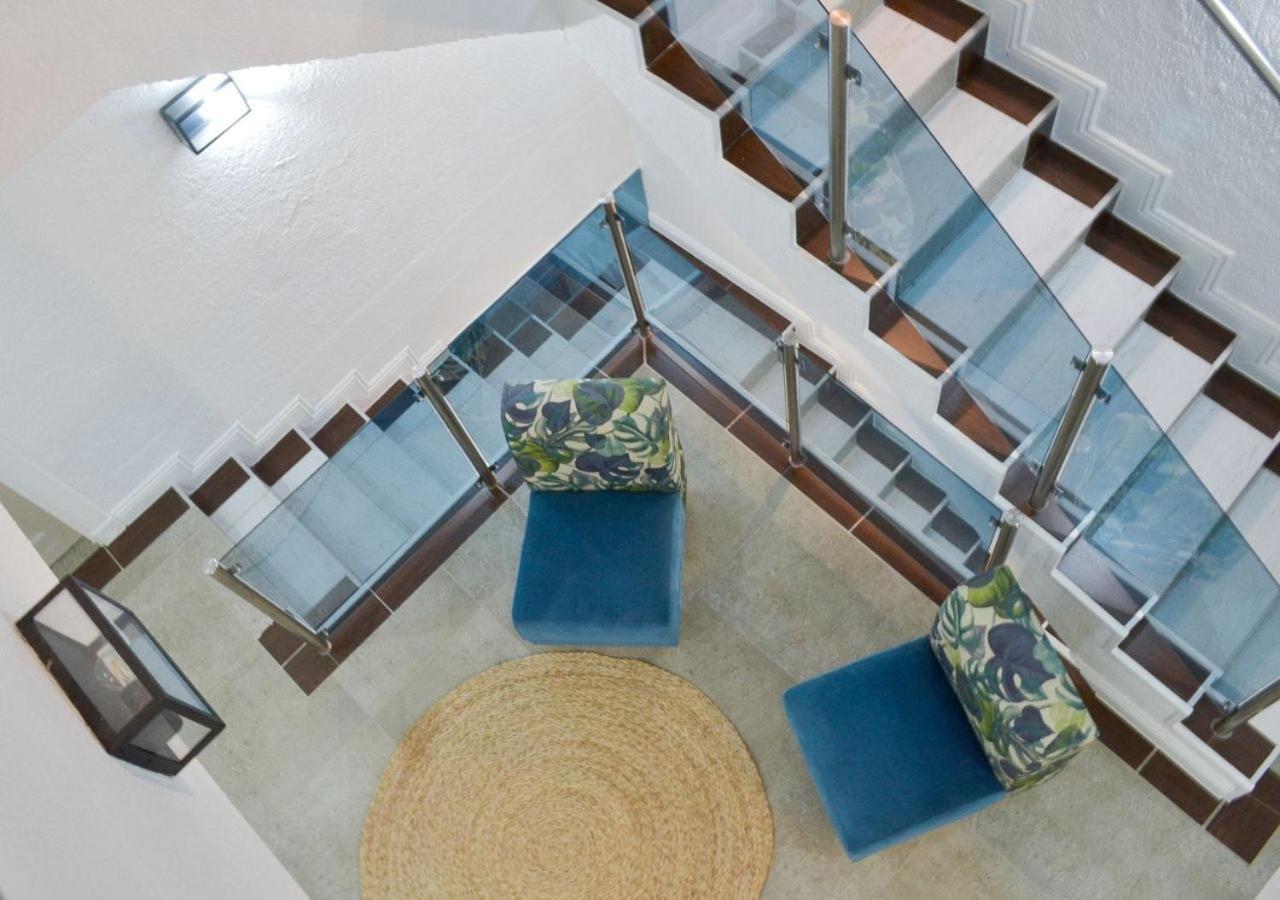 מוסל ביי Diaz Ocean View Hotel מראה חיצוני תמונה