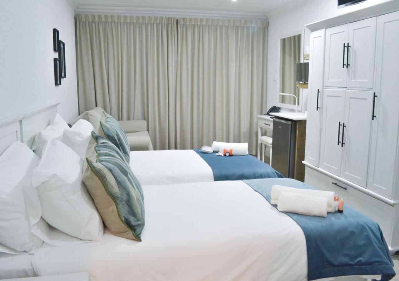 מוסל ביי Diaz Ocean View Hotel מראה חיצוני תמונה
