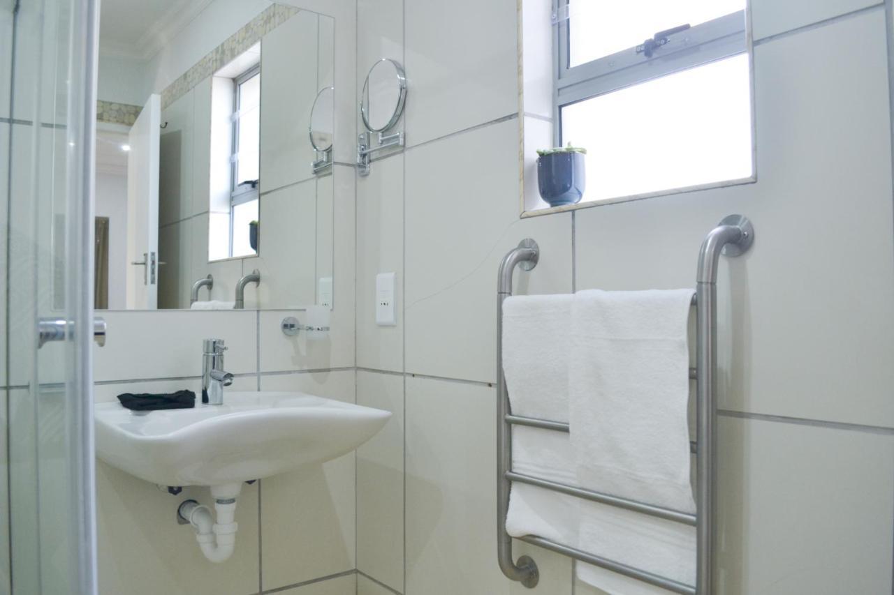 מוסל ביי Diaz Ocean View Hotel מראה חיצוני תמונה